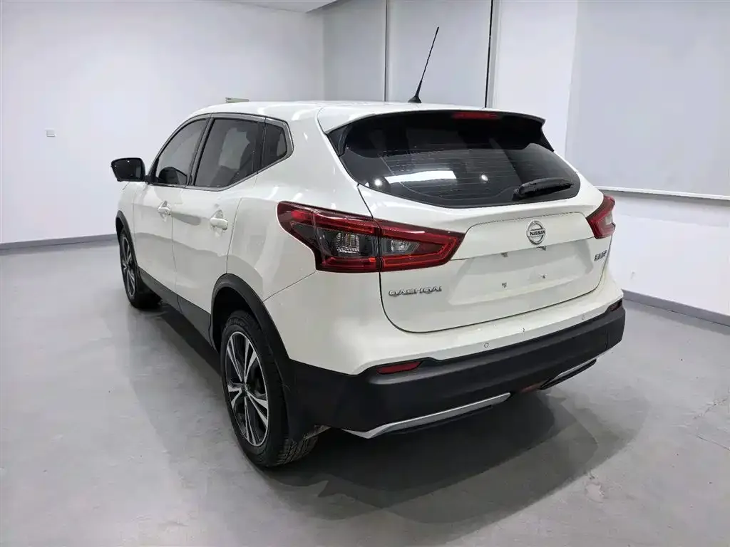 Nissan Qashqai — фото 10