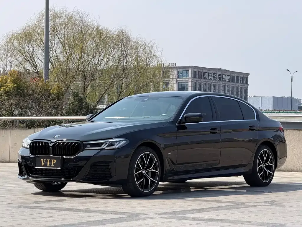 BMW 5 Series — фото 1