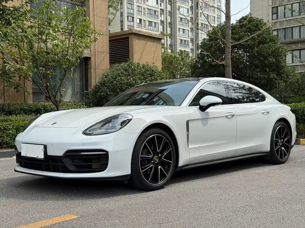 Porsche Panamera — фото 1