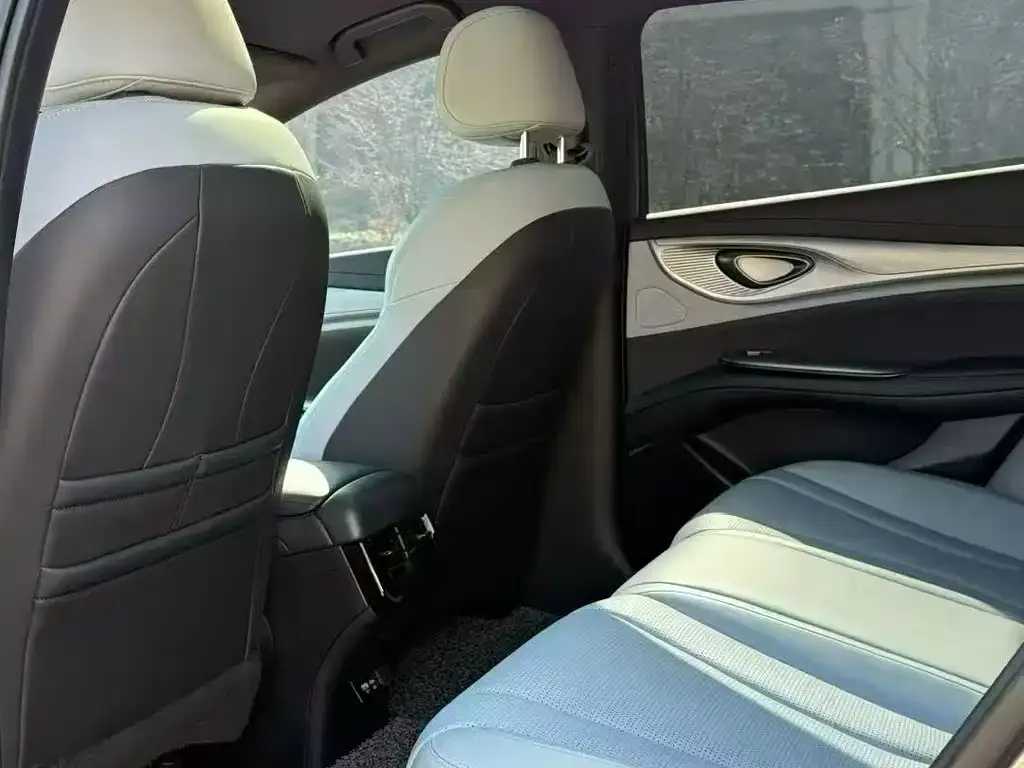 BYD Seal — фото 2
