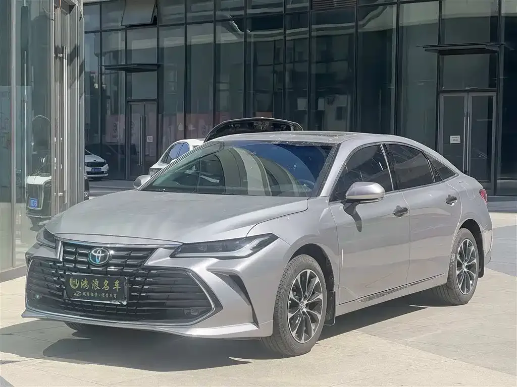 Toyota Avalon — фото 1