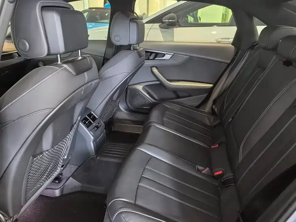 Audi A4L 2023 из CN, фото 10