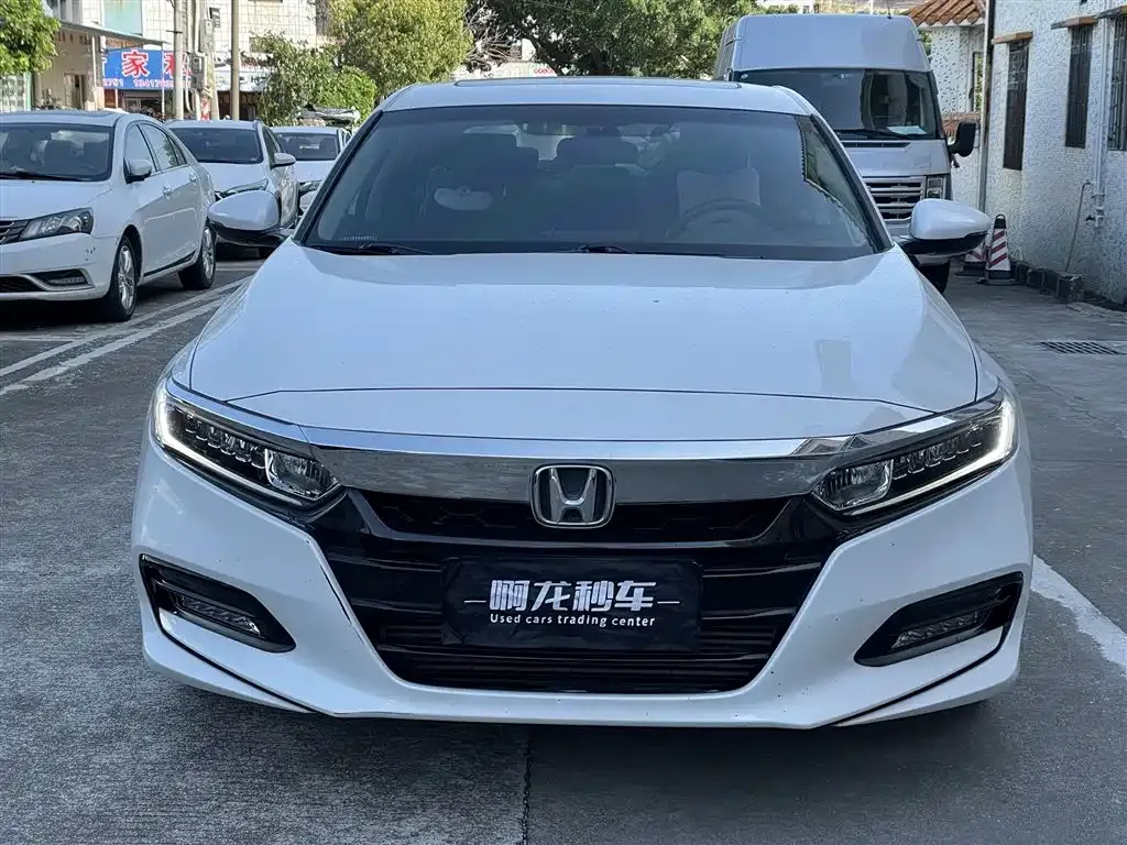Honda Accord — фото 10