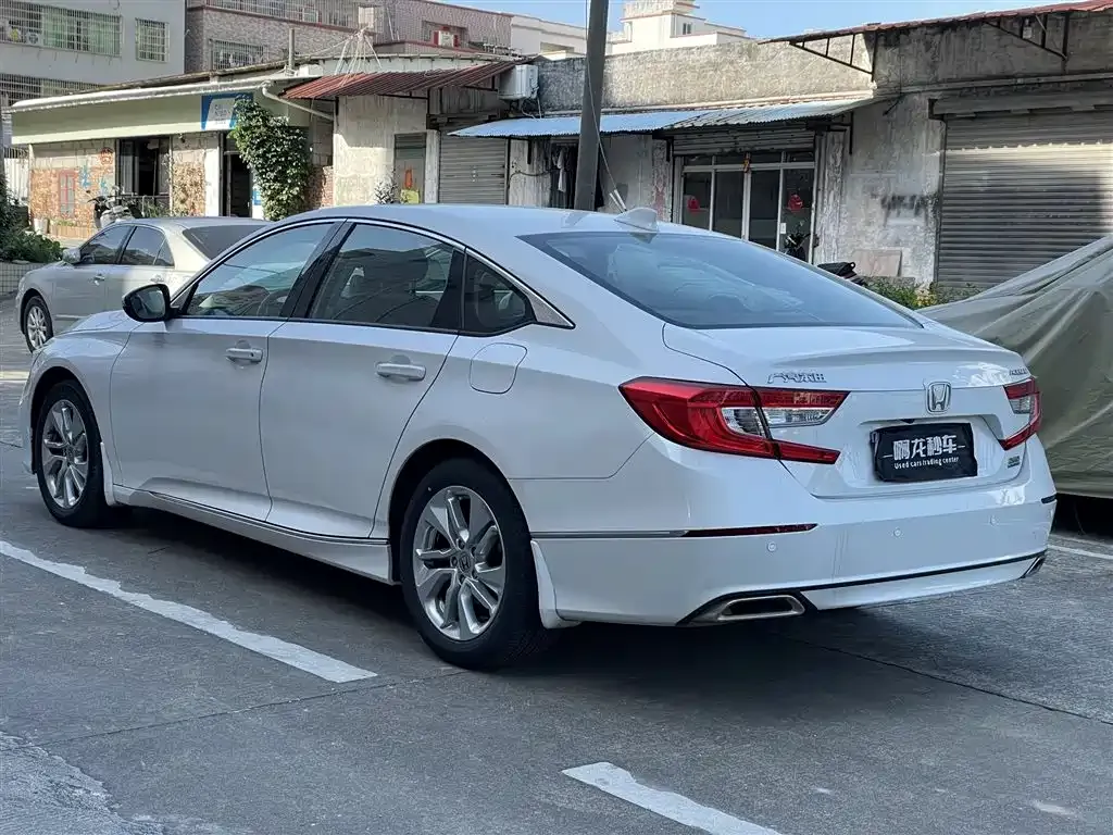 Honda Accord — фото 9
