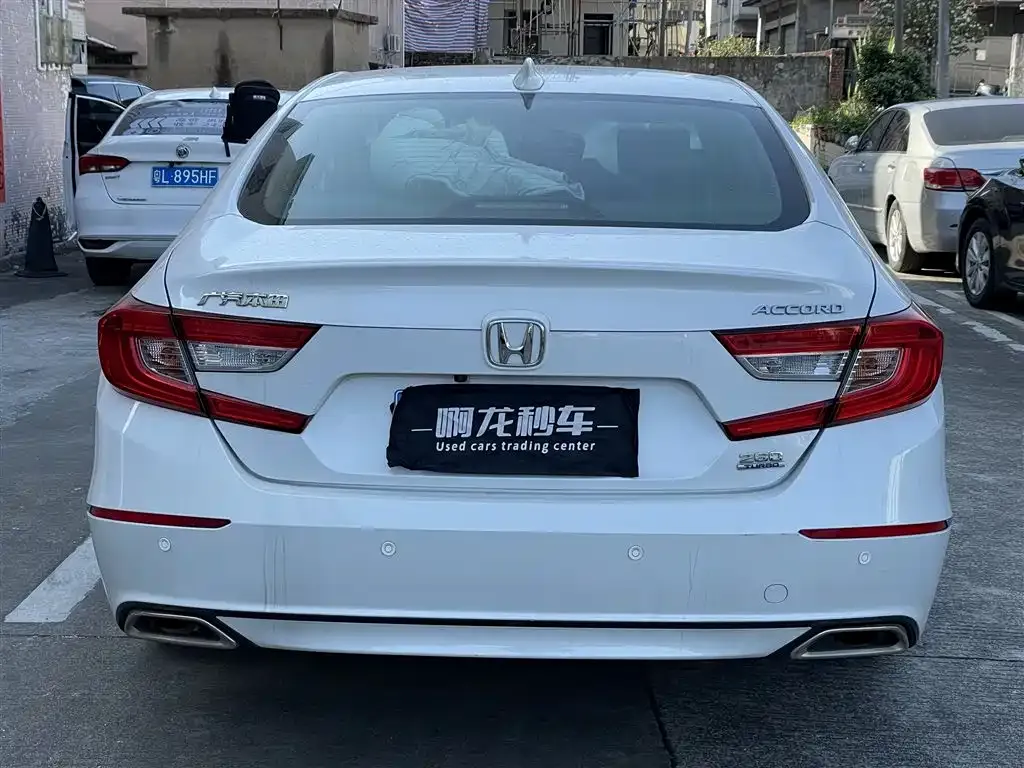 Honda Accord — фото 8