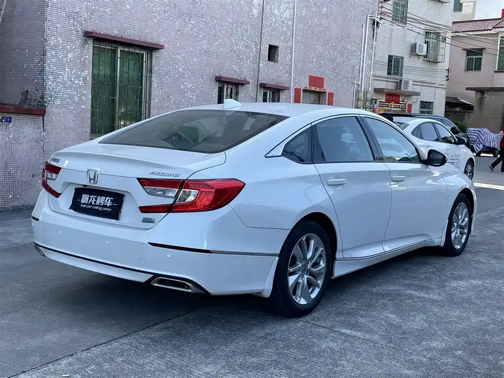 Honda Accord — фото 6