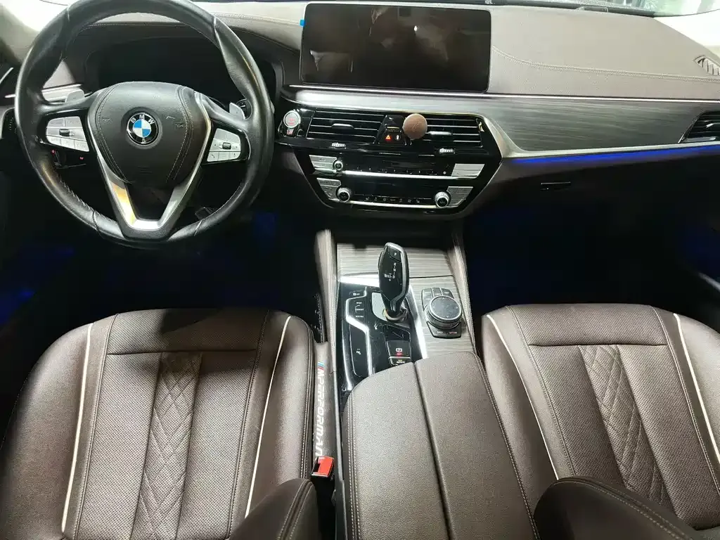 BMW 5 Series — фото 4