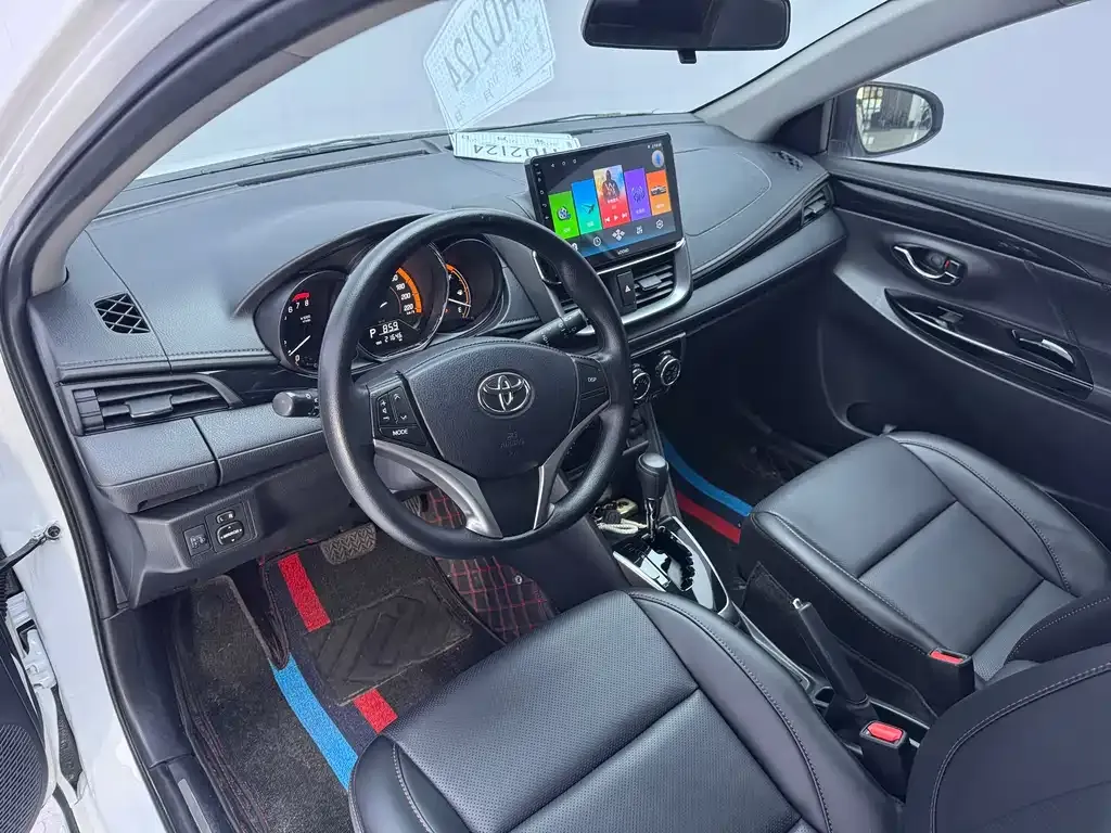 Toyota Yaris L — фото 7