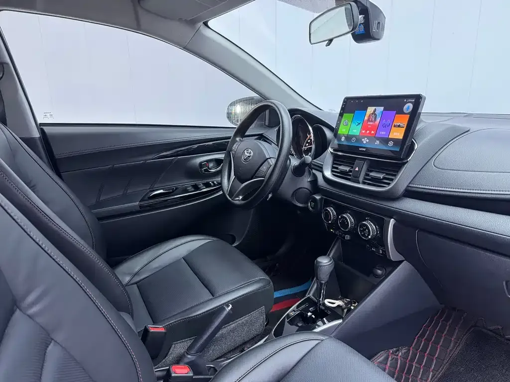 Toyota Yaris L — фото 6