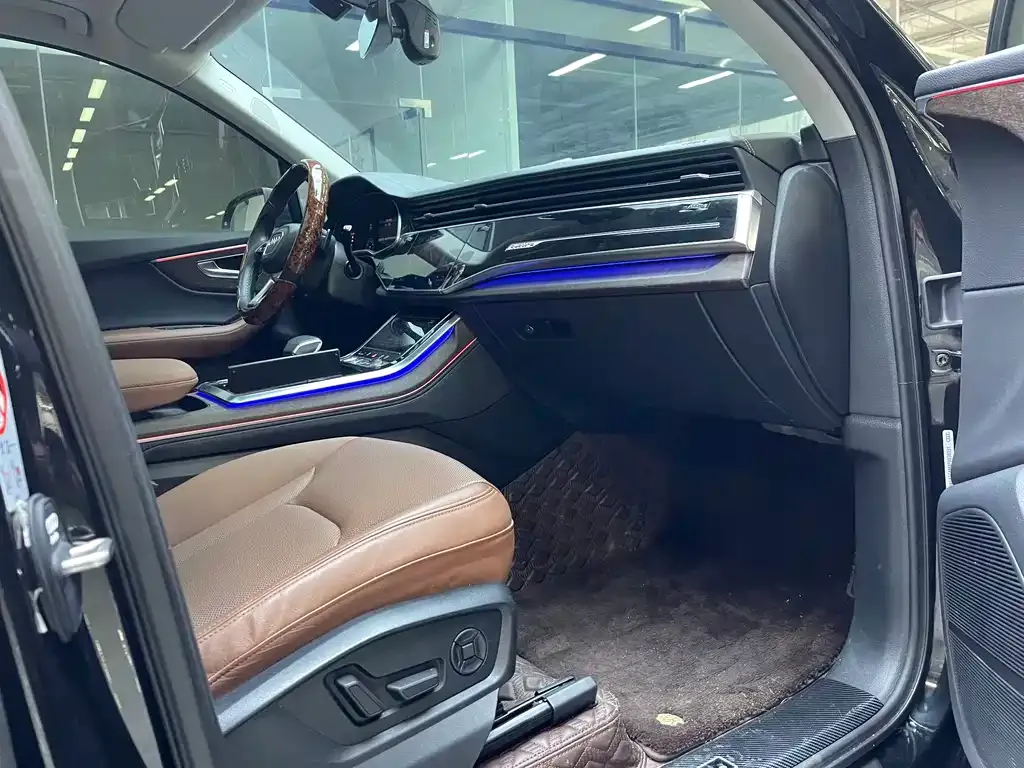 Audi Q7 2023 из CN, фото 9
