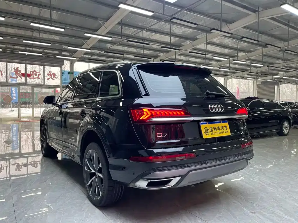 Audi Q7 2023 из CN, фото 8