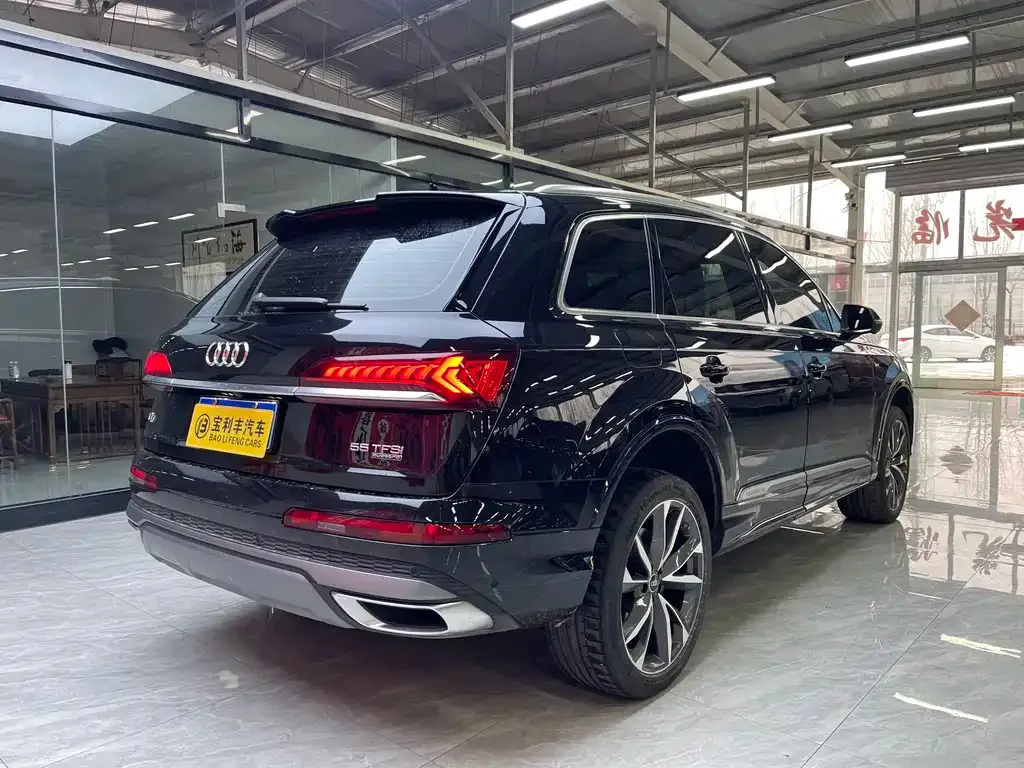 Audi Q7 2023 из CN, фото 4