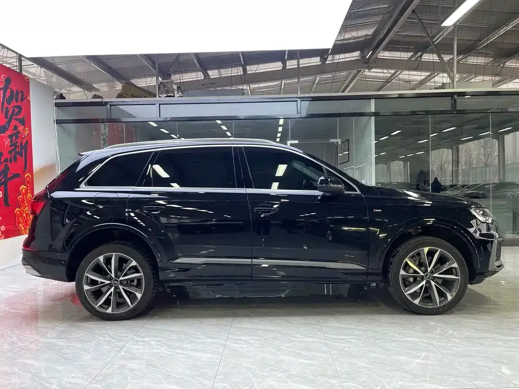 Audi Q7 2023 из CN, фото 6