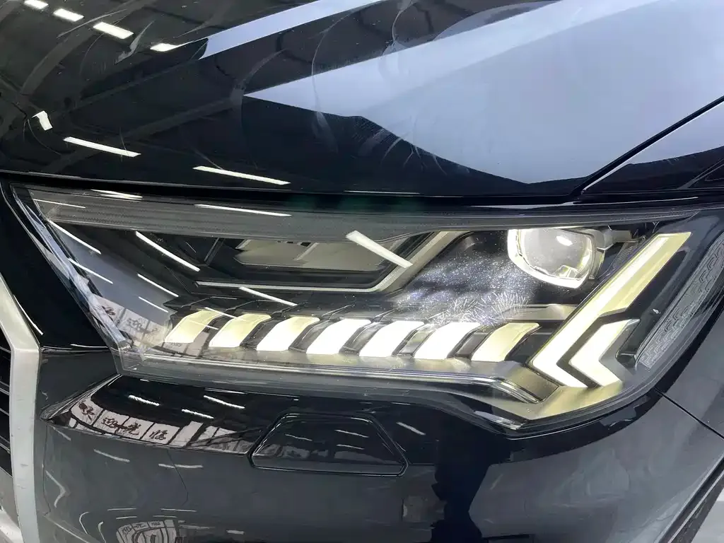 Audi Q7 2023 из CN, фото 5