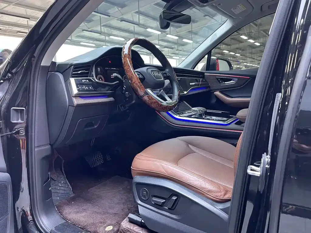 Audi Q7 2023 из CN, фото 2