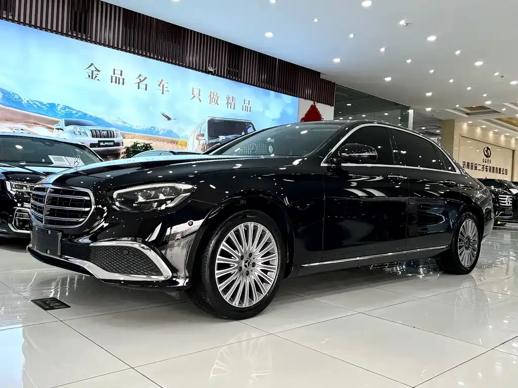 Mercedes-Benz E-Class — фото 1
