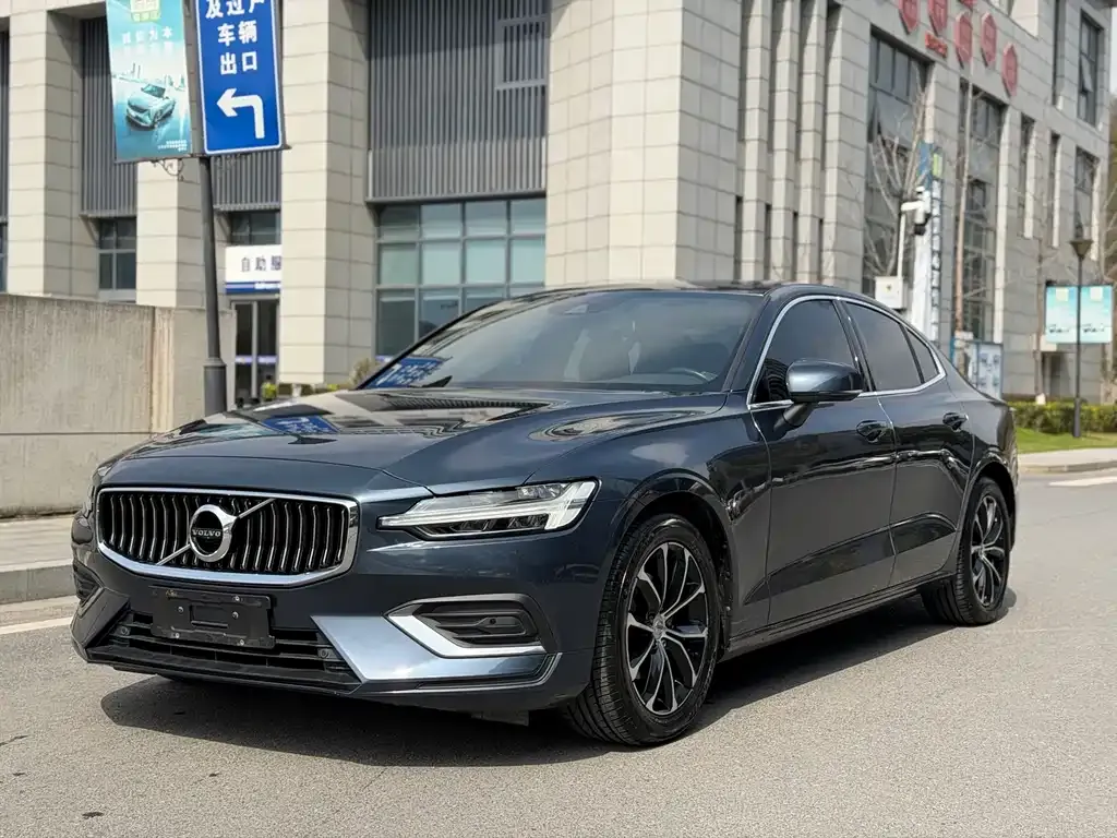 Volvo S60 2022 из CN, фото 1