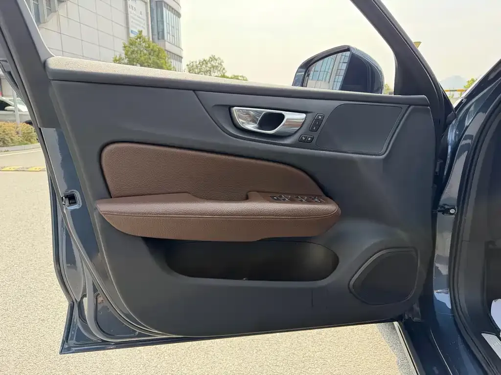 Volvo S60 2022 из CN, фото 4