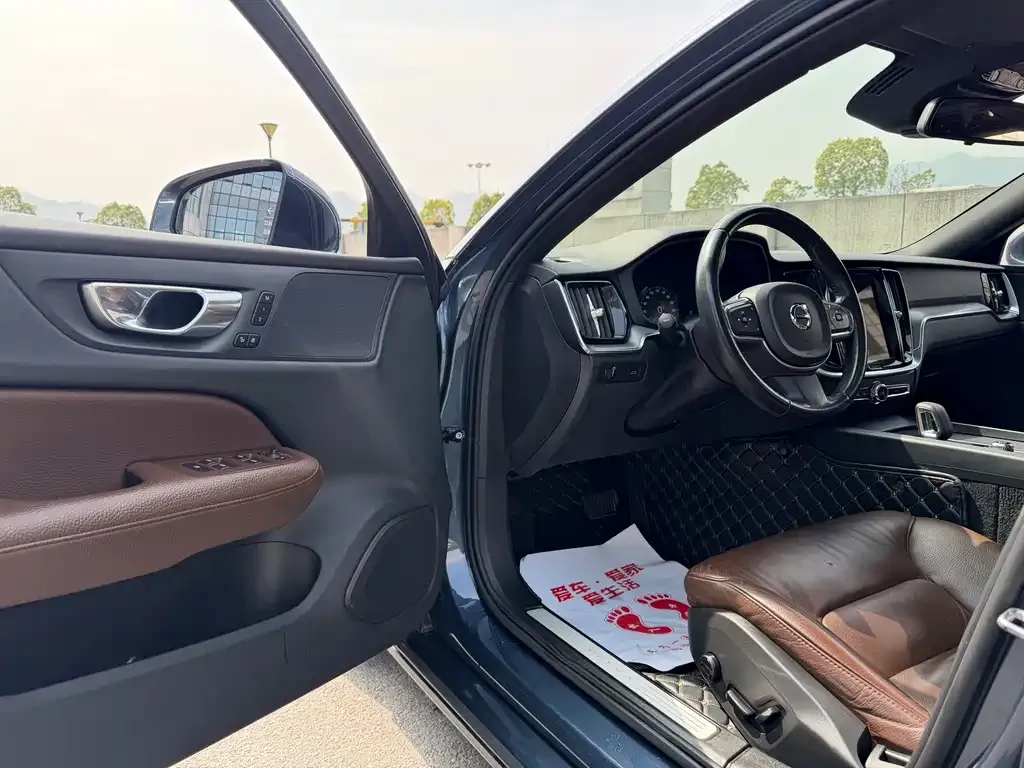 Volvo S60 2022 из CN, фото 9