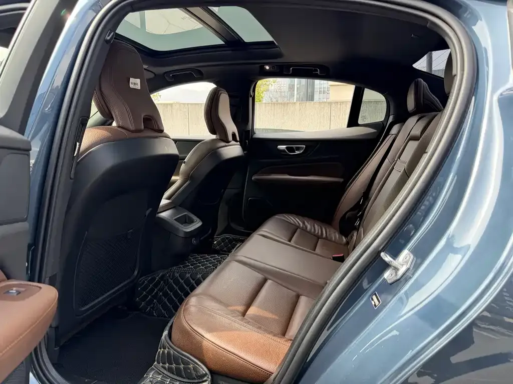 Volvo S60 2022 из CN, фото 5