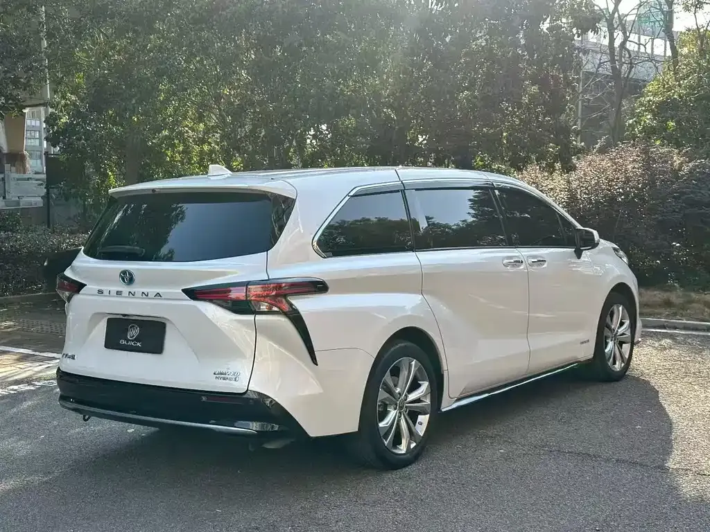 Toyota Sienna — фото 6