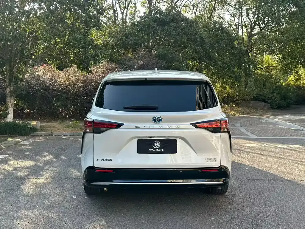 Toyota Sienna — фото 9