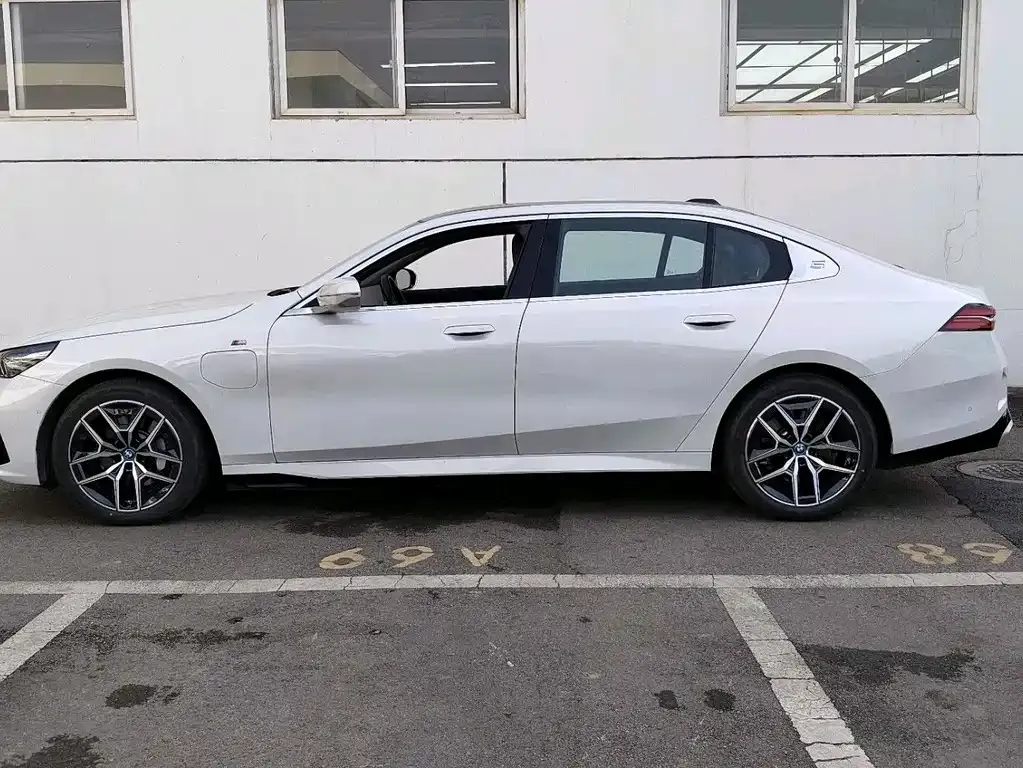 BMW i5 2024 из CN, фото 2