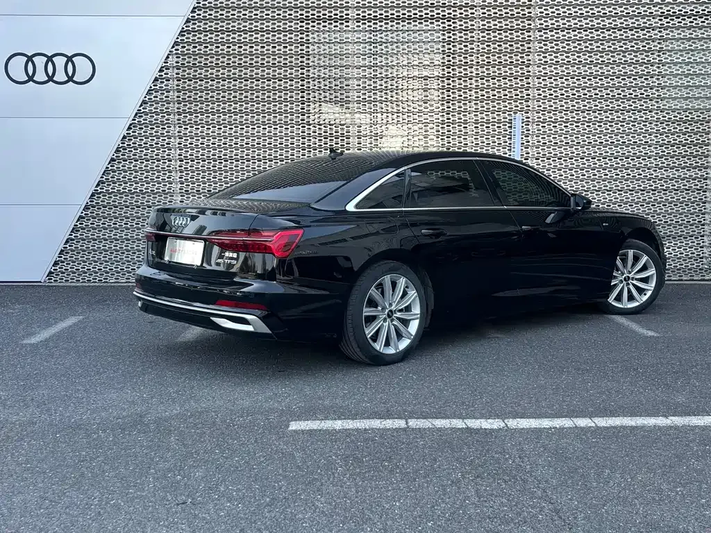 Audi A6L — фото 9