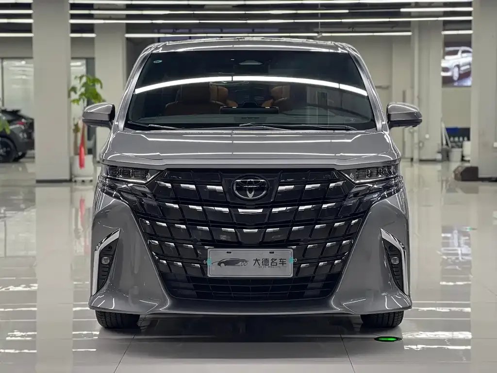 Toyota Alphard — фото 4