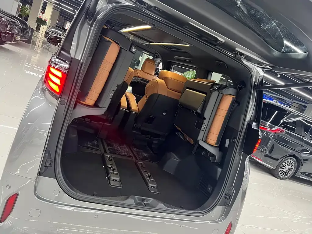 Toyota Alphard — фото 3