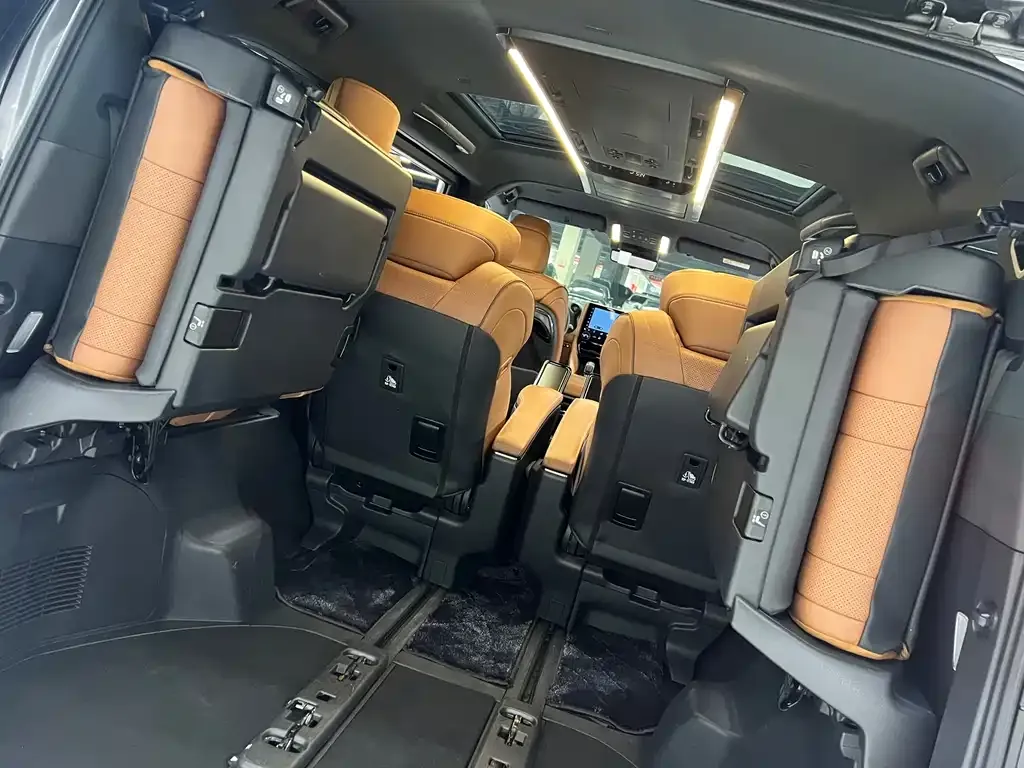 Toyota Alphard — фото 2