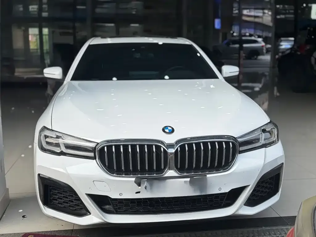 BMW 5 Series — фото 1