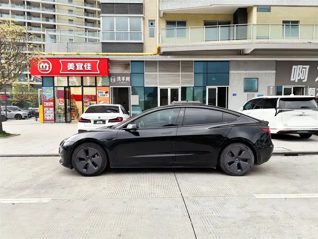 Tesla Model 3 — фото 9
