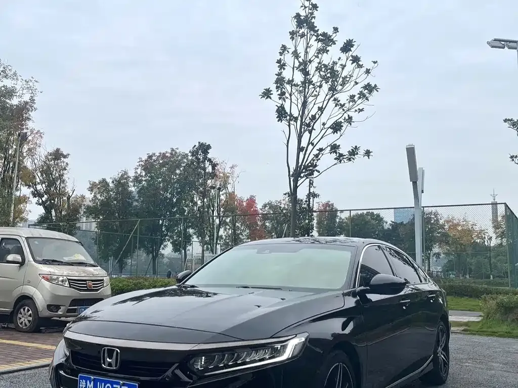 Honda Accord — фото 1