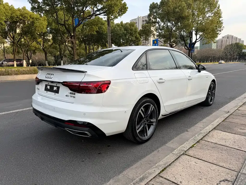 Audi A4L 2023 из CN, фото 9