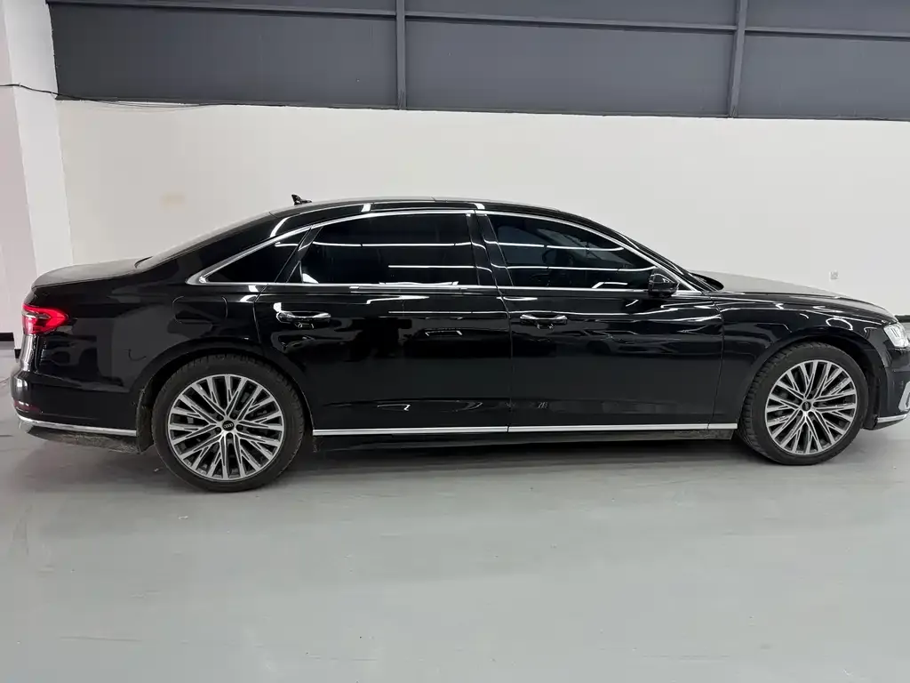 Audi A8 2022 из CN, фото 5
