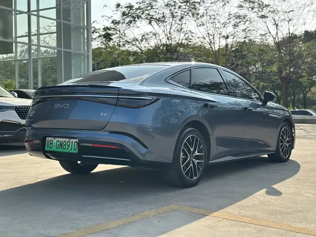 BYD Seal — фото 3