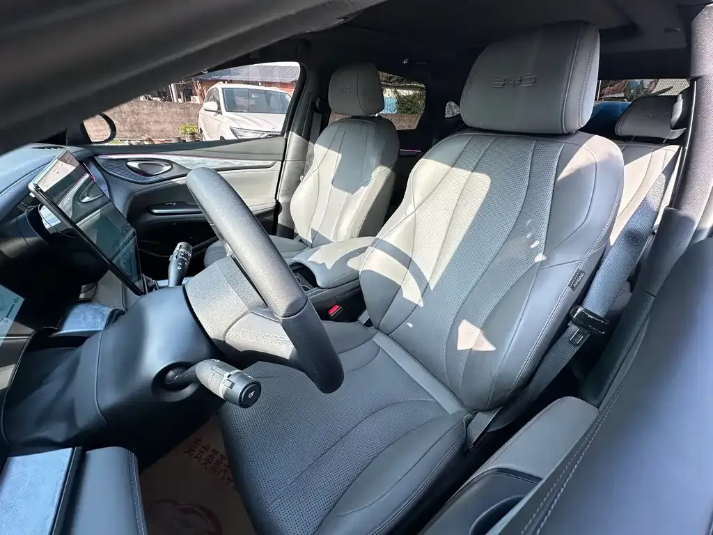 BYD Seal — фото 10