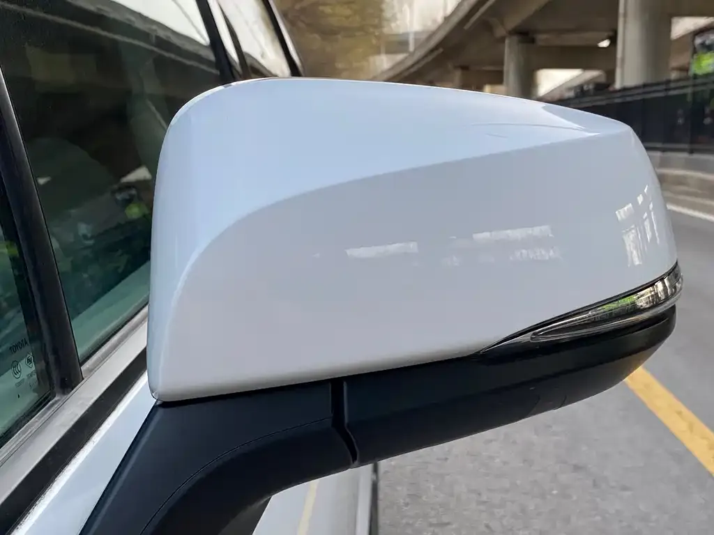 Toyota Sienna — фото 2