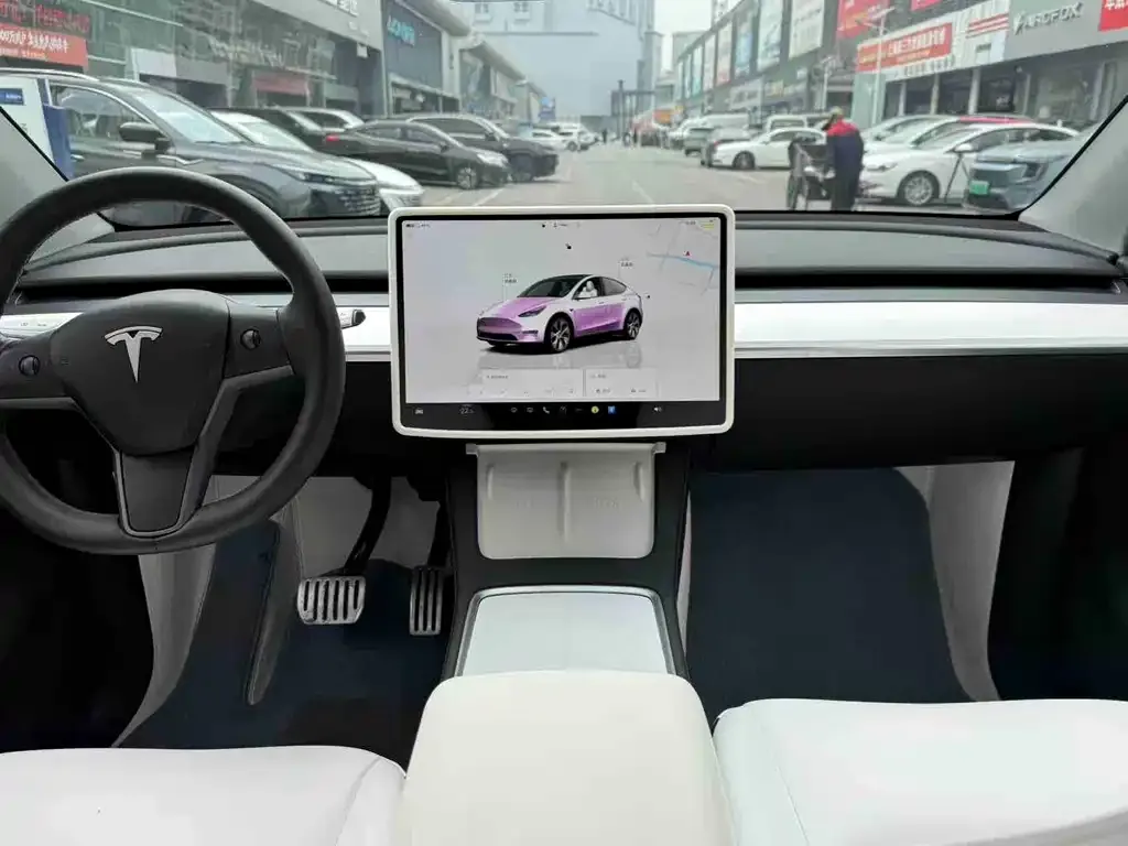Tesla Model Y — фото 6