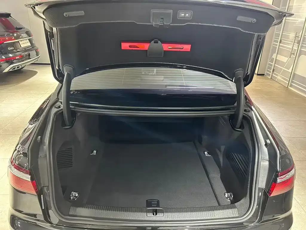 Audi A8 2022 из CN, фото 6