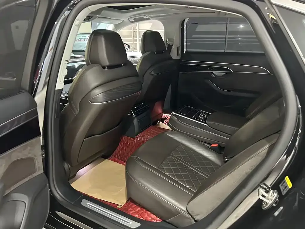 Audi A8 2022 из CN, фото 7
