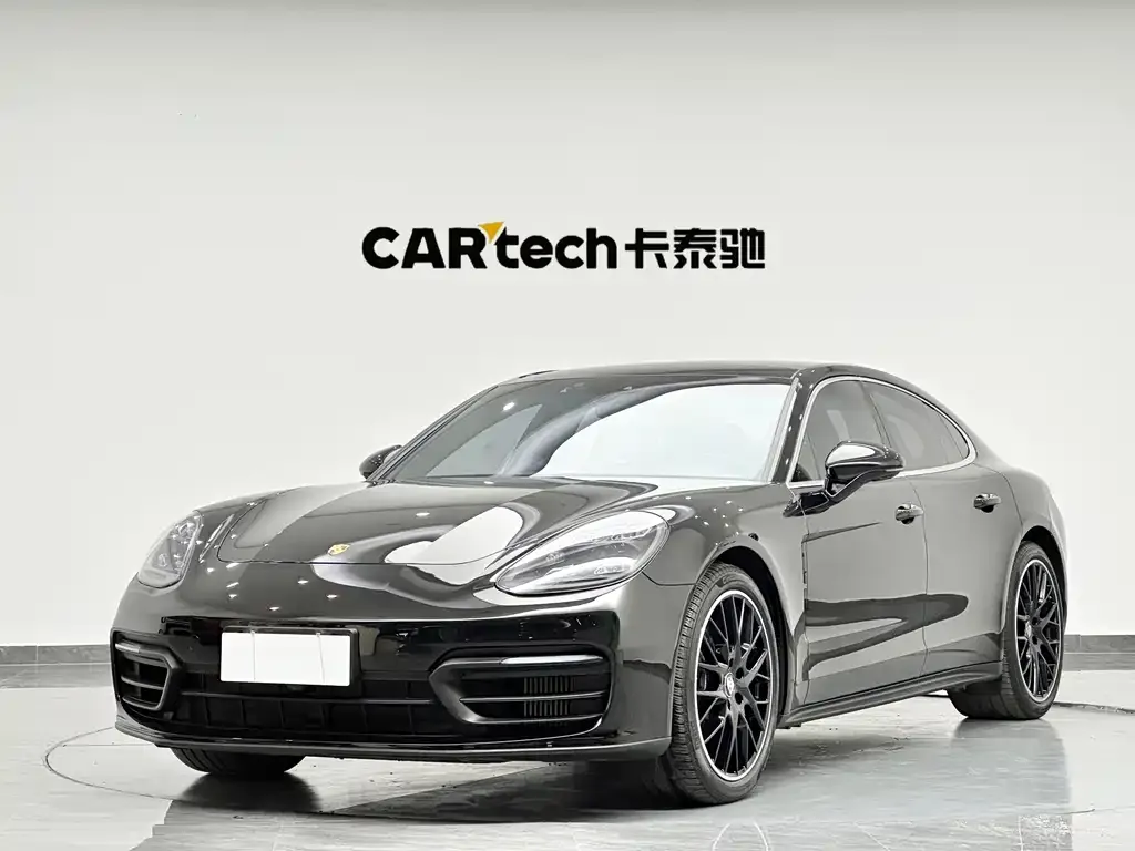 Porsche Panamera — фото 1