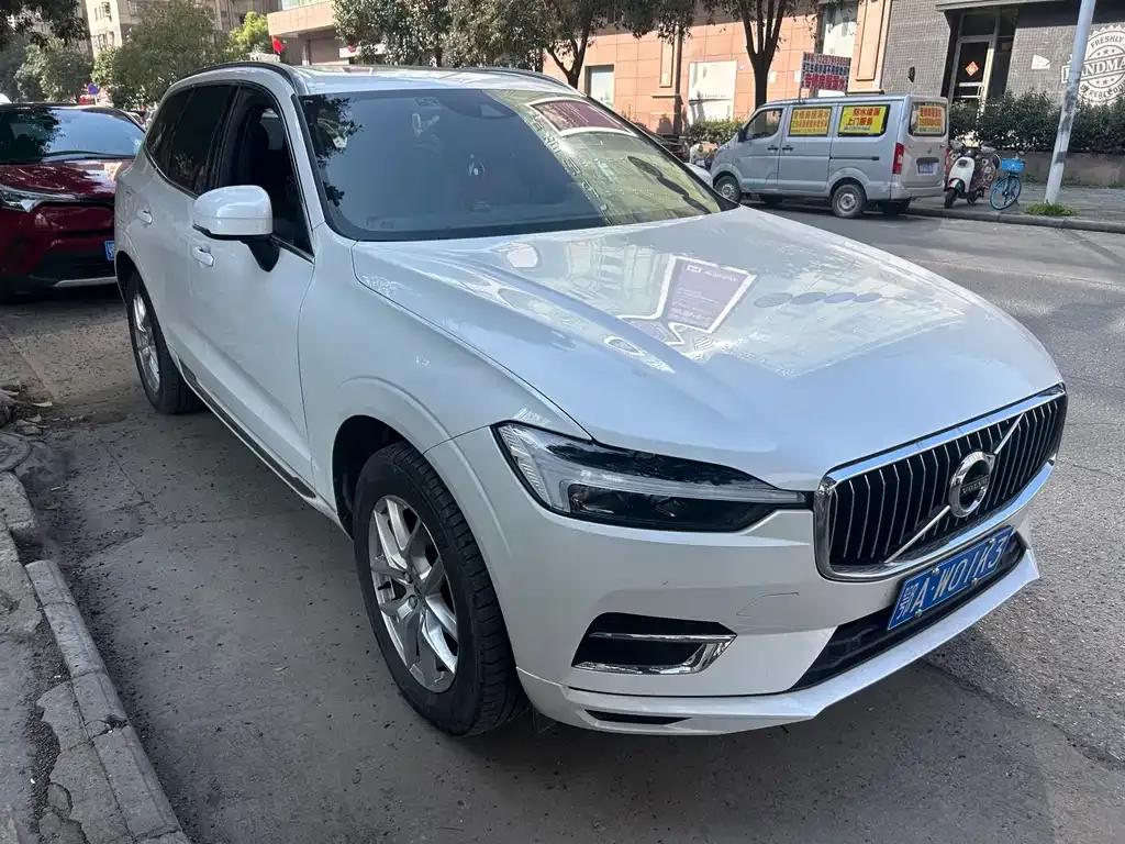 Volvo XC60 — фото 5