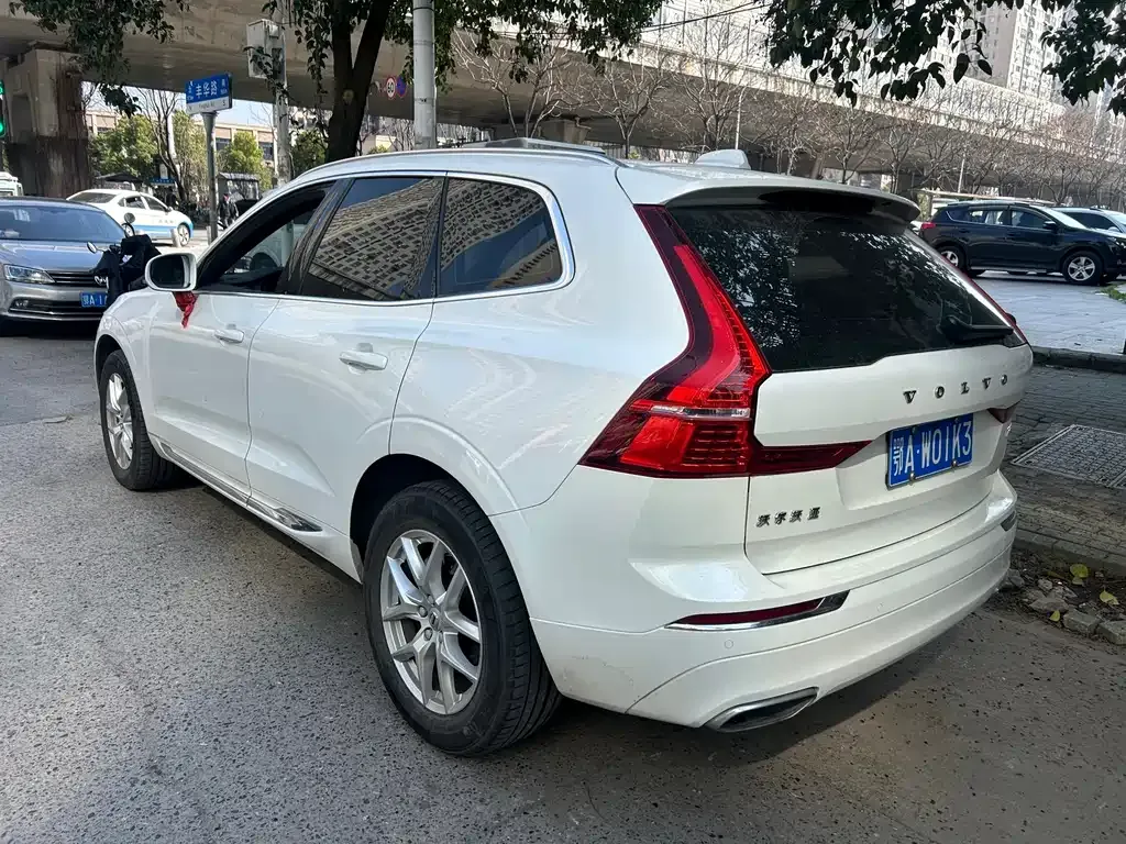 Volvo XC60 — фото 3