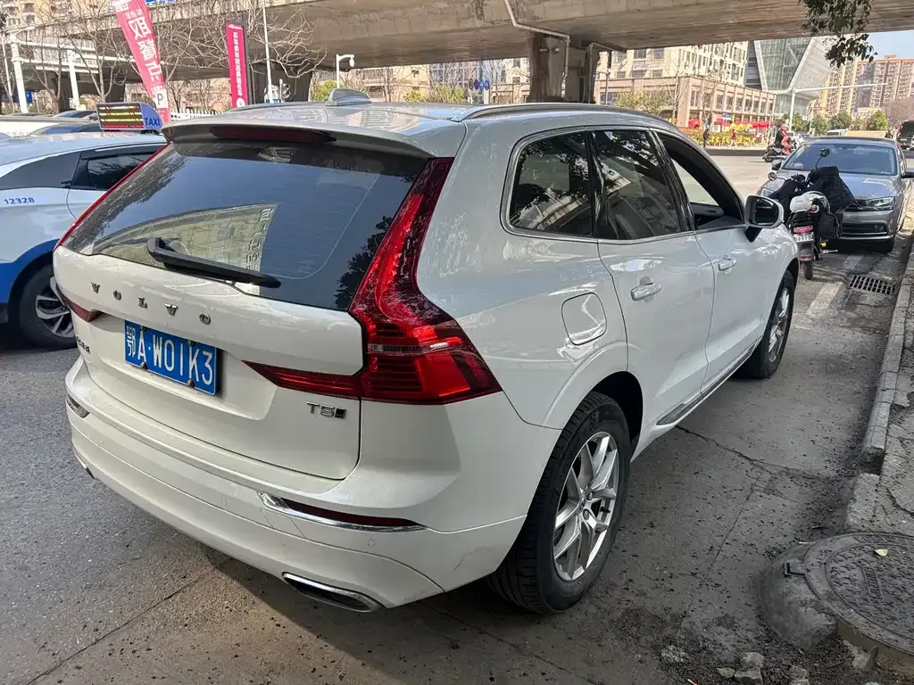 Volvo XC60 — фото 2