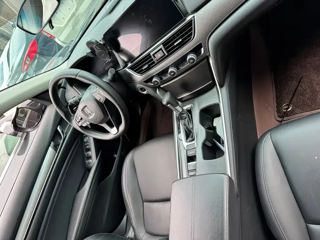 Honda Accord — фото 10