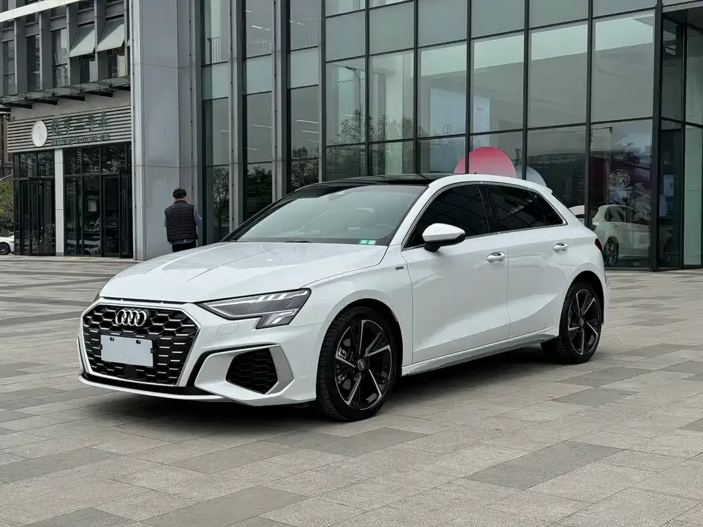 Audi A3 — фото 1