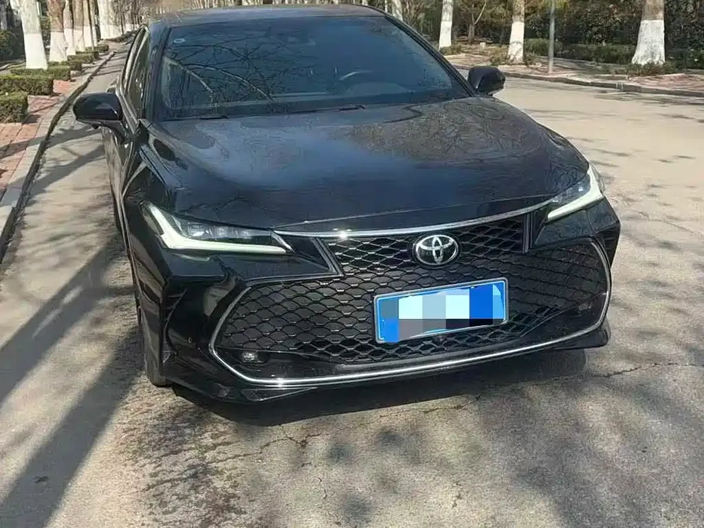 Toyota Avalon — фото 1