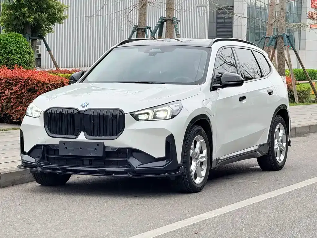 BMW iX1
